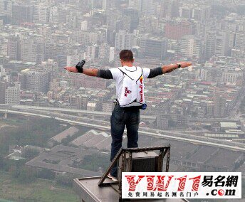 夢(mèng)見從高處摔下來(lái)